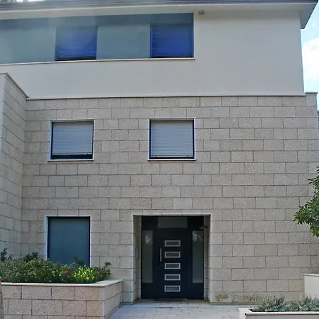 Ceres Apartament *